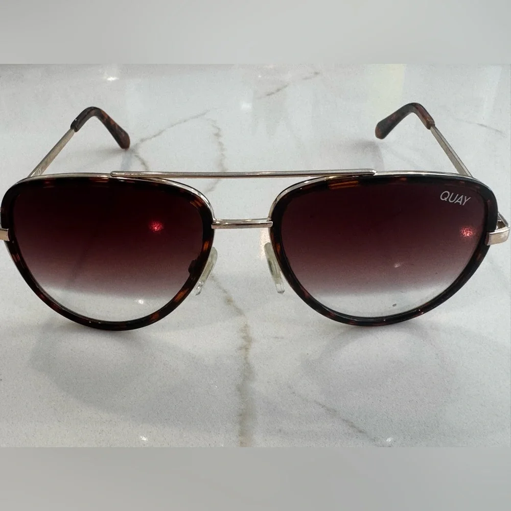 Quay All In Aviator Sunglasses with Tortoiseshell & Gradient Brown Lenses - Picture 1 of 6